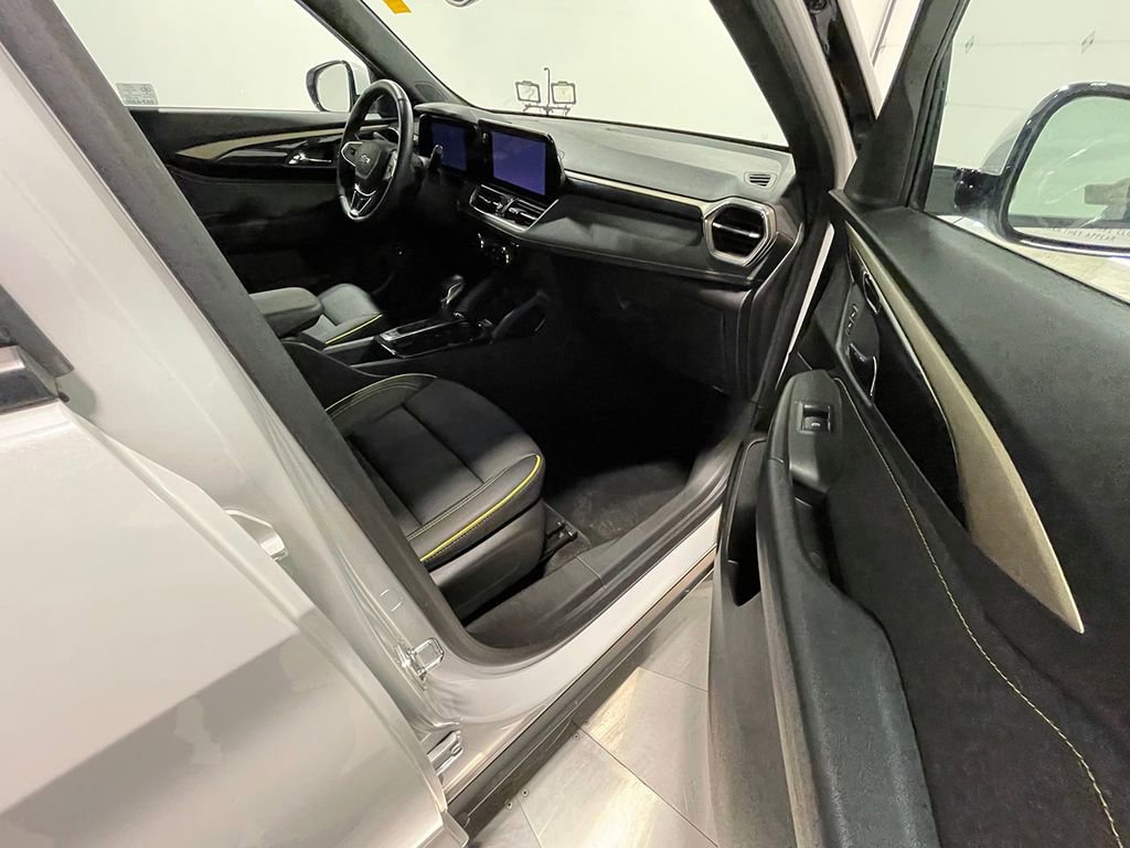 Used 2025 Chevrolet TrailBlazer ACTIV w/ Convenience Package AWD/4WD image 27