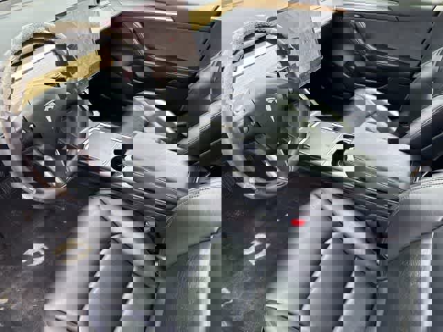 Used 2021 Tesla Model 3 Standard Range image 9