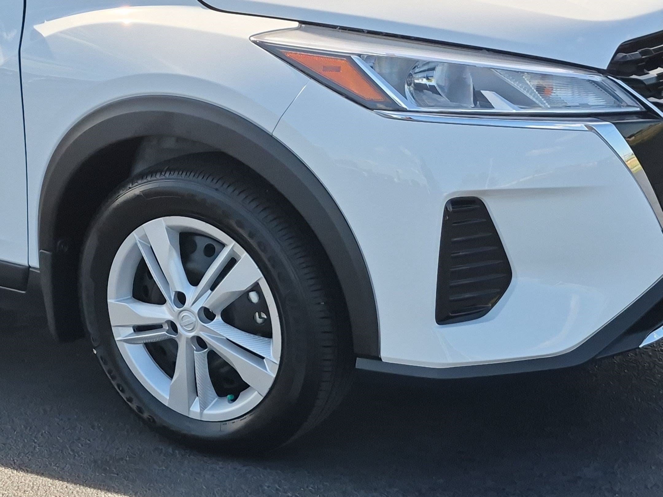 Used 2025 Nissan Kicks Play S FWD image 9