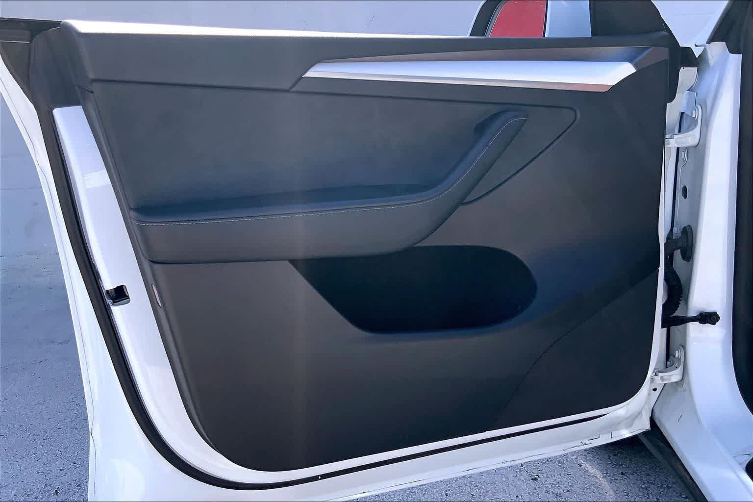 Used 2025 Tesla Model Y Long Range RWD image 27