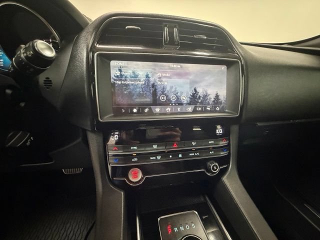 Used 2019 Jaguar F-PACE Premium AWD/4WD image 17
