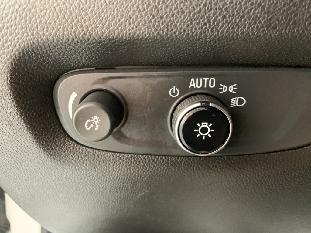 Used 2023 Chevrolet Traverse LT FWD image 30