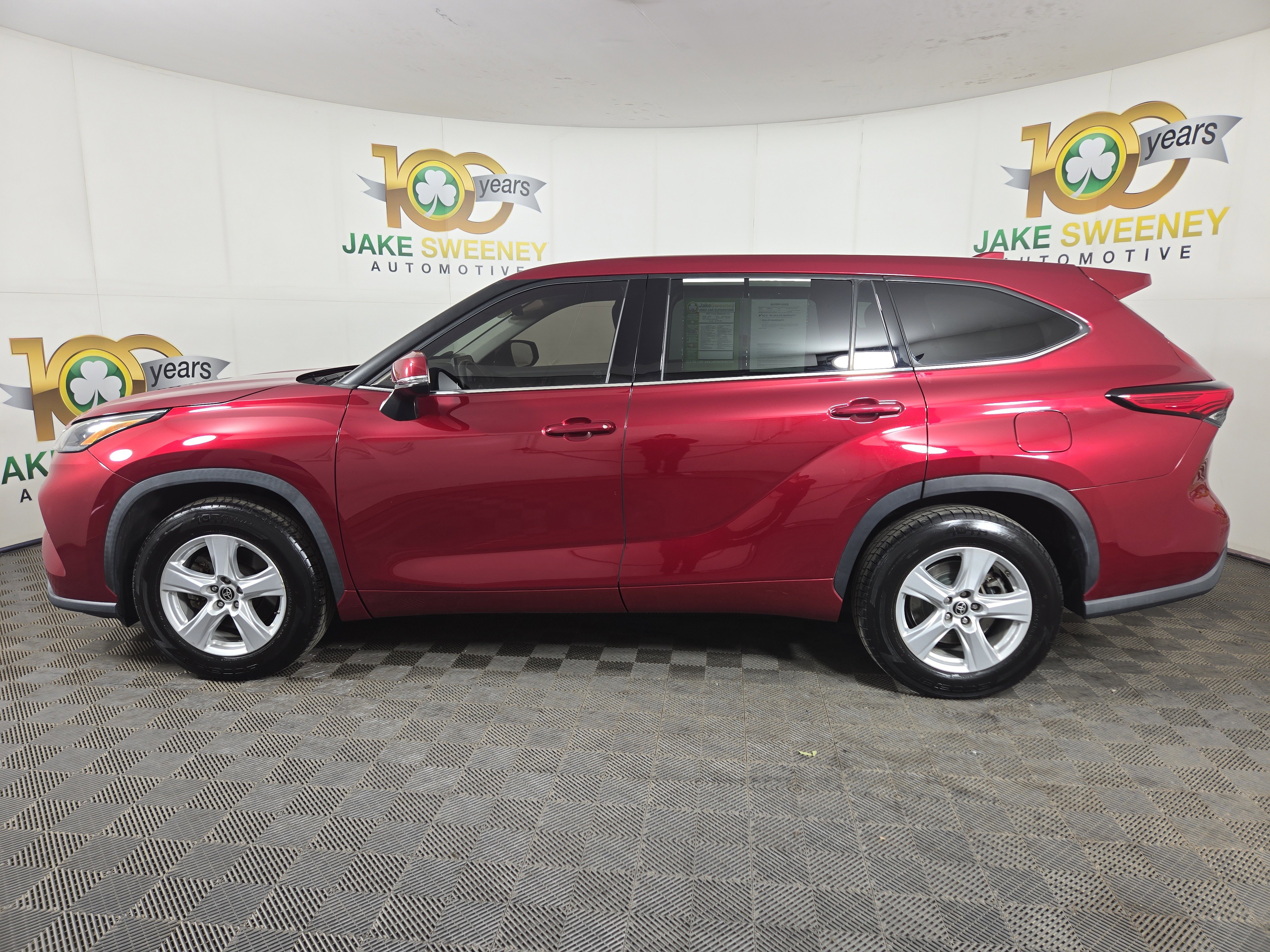 Used 2020 Toyota Highlander LE FWD image 6