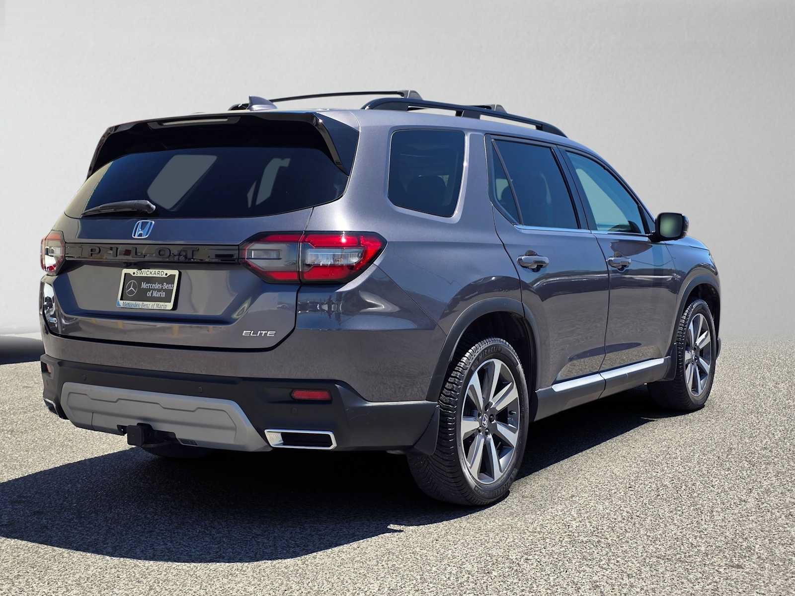 Used 2023 Honda Pilot Elite image 3