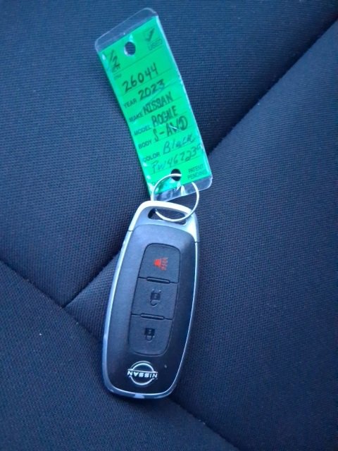 Used 2023 Nissan Rogue S image 25