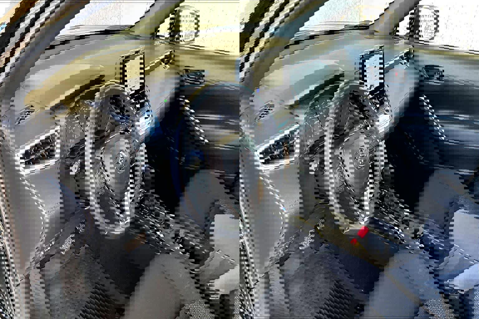 Used 2024 Toyota Corolla Cross SE image 16