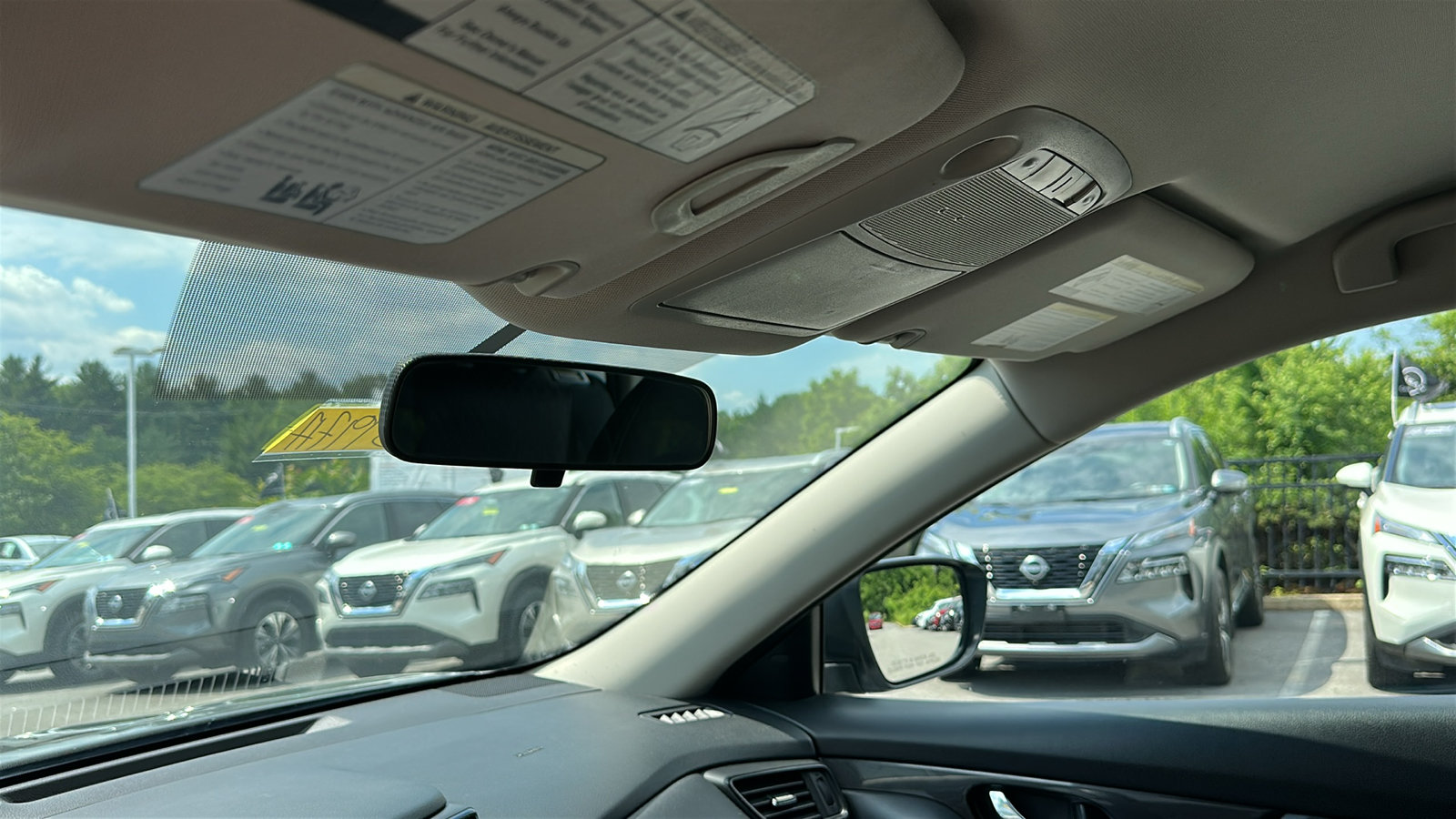 Used 2018 Nissan Rogue S AWD/4WD image 23