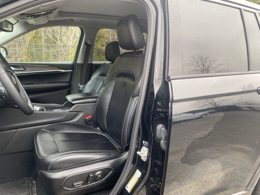 Used 2024 Jeep Grand Cherokee Limited 4xe image 14