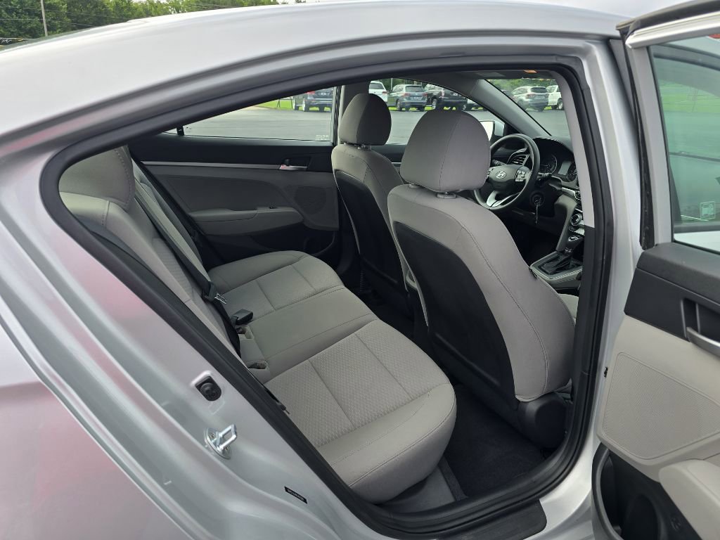 Used 2019 Hyundai Elantra SE image 14