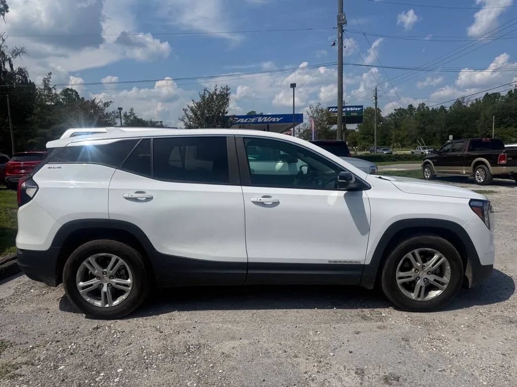 Used 2023 GMC Terrain SLE FWD image 4