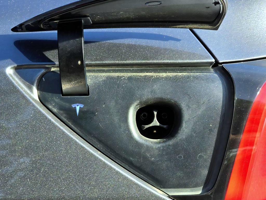Used 2022 Tesla Model Y Performance AWD/4WD image 8