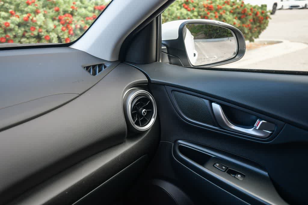 Used 2023 Hyundai Kona SE FWD image 21