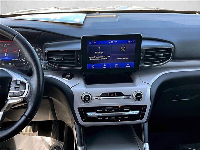 Used 2023 Ford Explorer XLT w/ Equipment Group 202A image 8