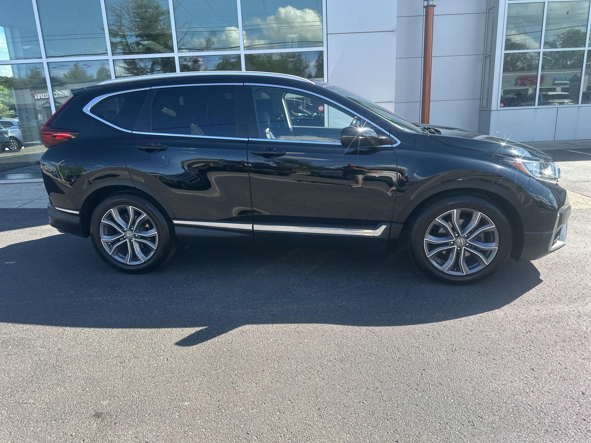 Used 2022 Honda CR-V Touring image 4
