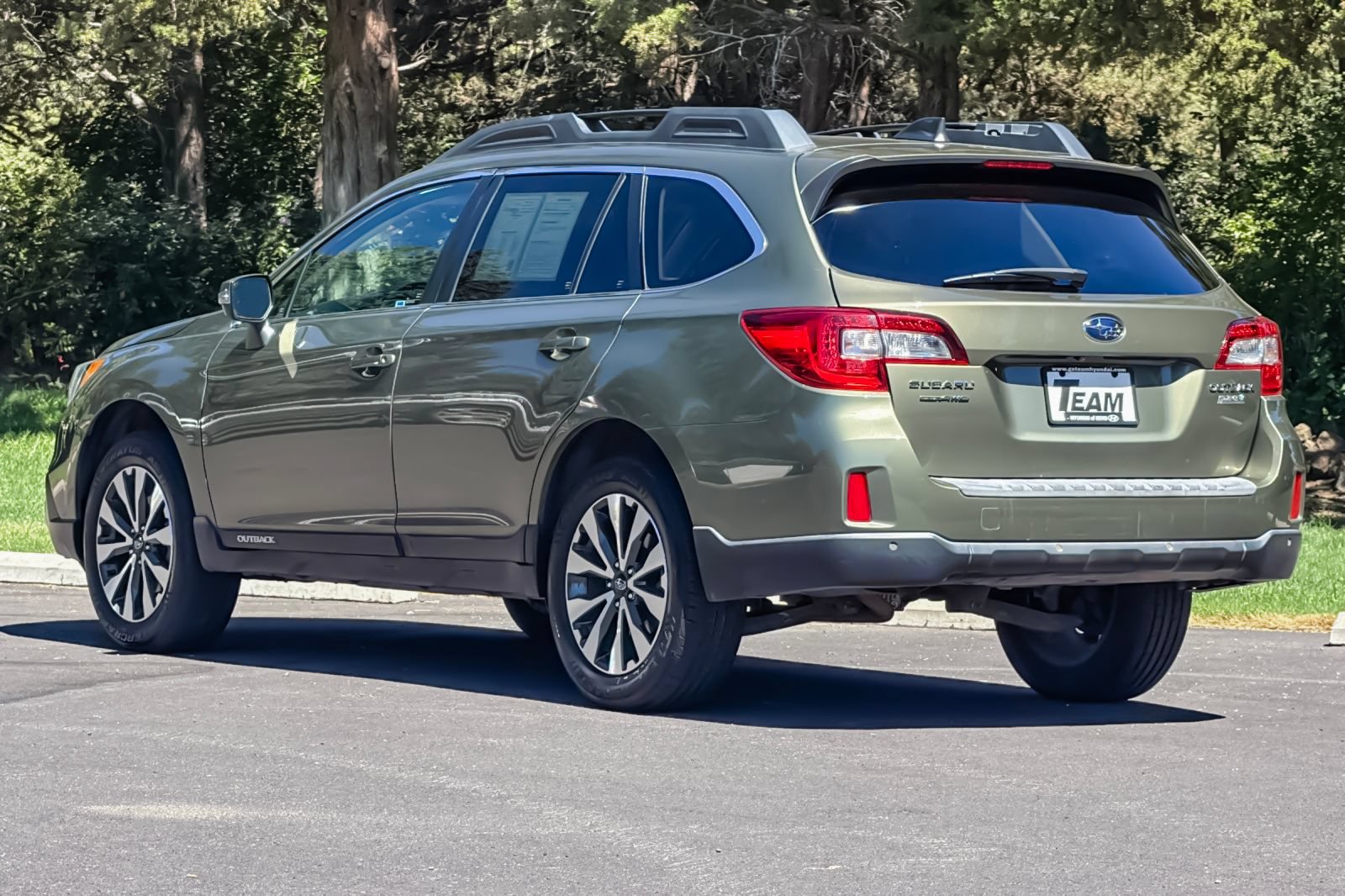 Used 2017 Subaru Outback 2.5i Limited AWD/4WD image 6