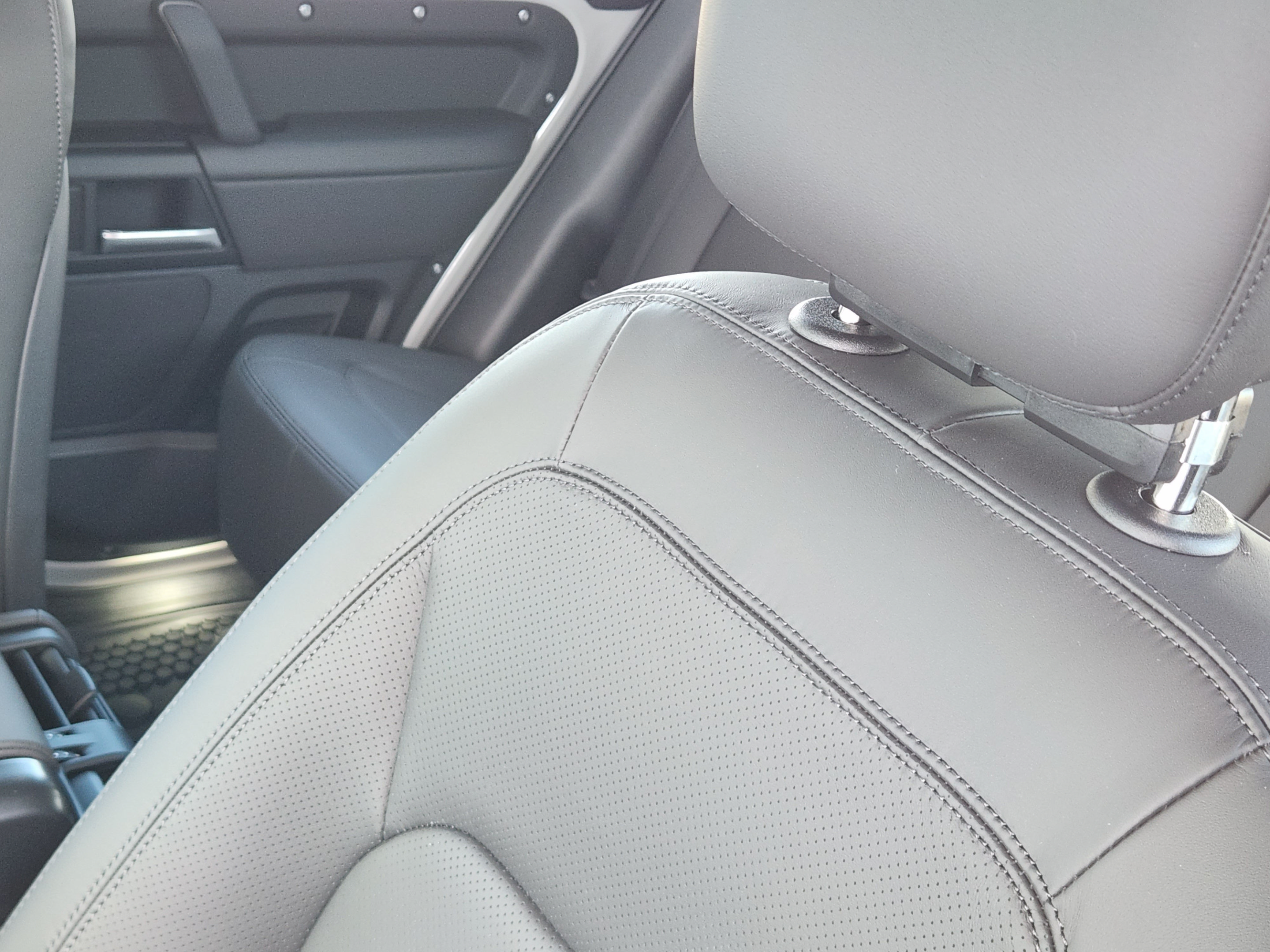 New 2026 Land Rover Defender 110 X-Dynamic SE AWD/4WD image 10