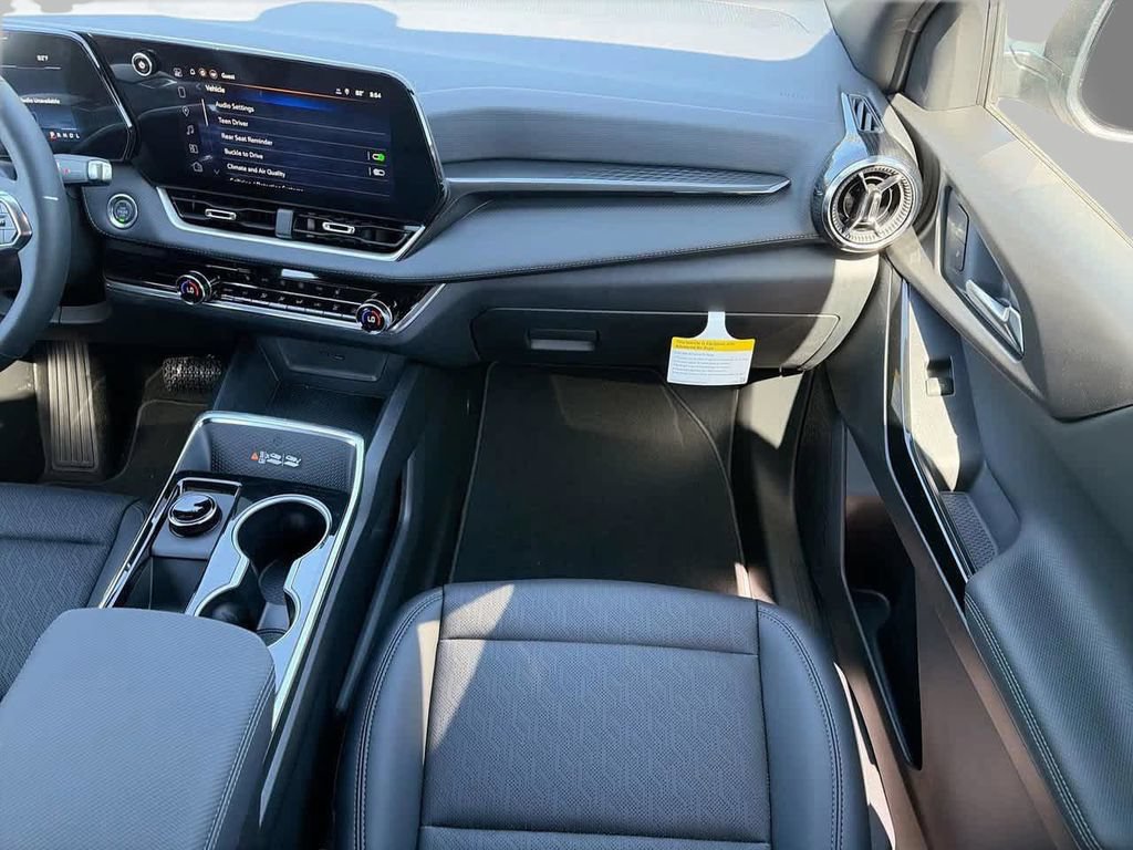 New 2026 Chevrolet Equinox LT w/ Convenience Package II FWD image 13