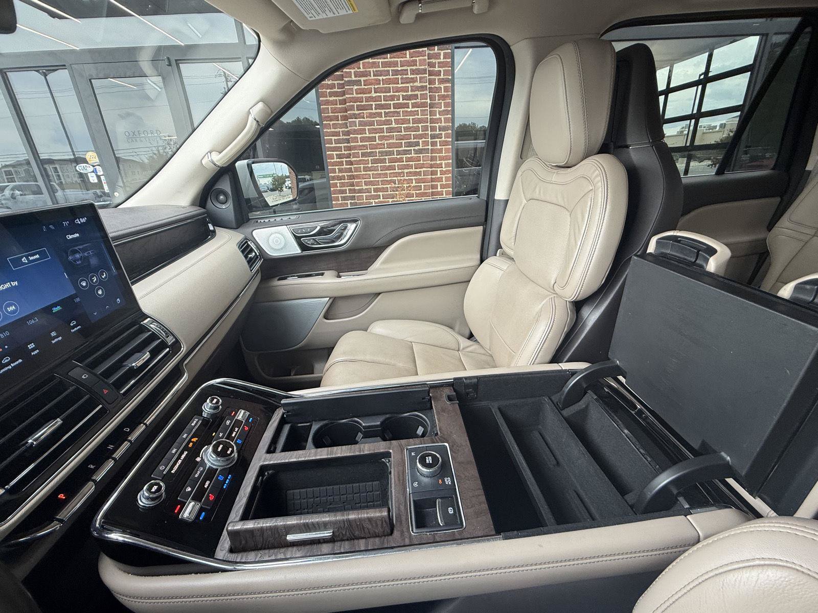 Used 2022 Lincoln Navigator L Reserve RWD image 7