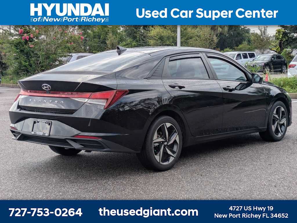 Certified 2023 Hyundai Elantra SEL w/ Convenience Package FWD image 5