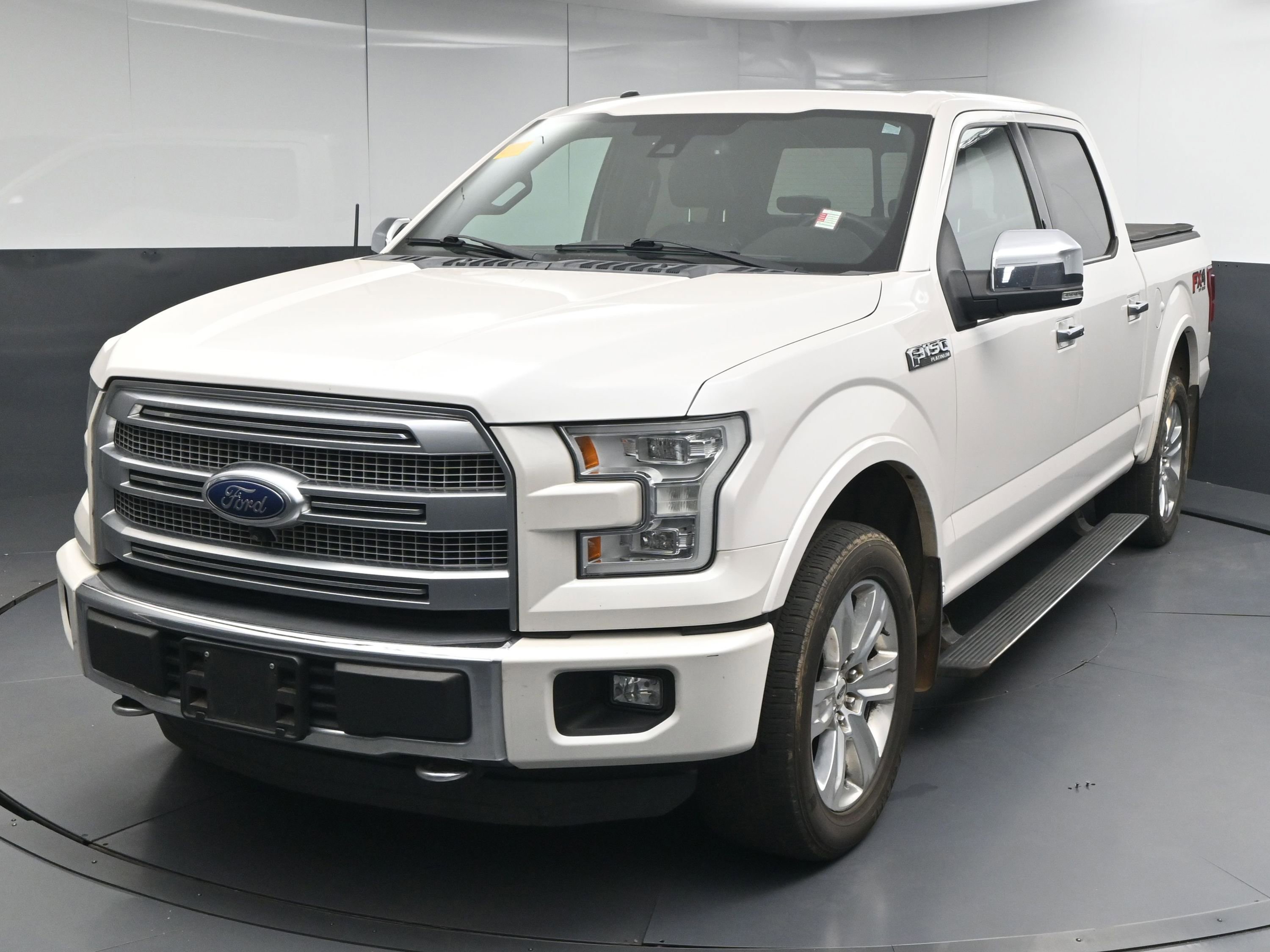Used 2015 Ford F150 Platinum w/ Equipment Group 701A Luxury image 4