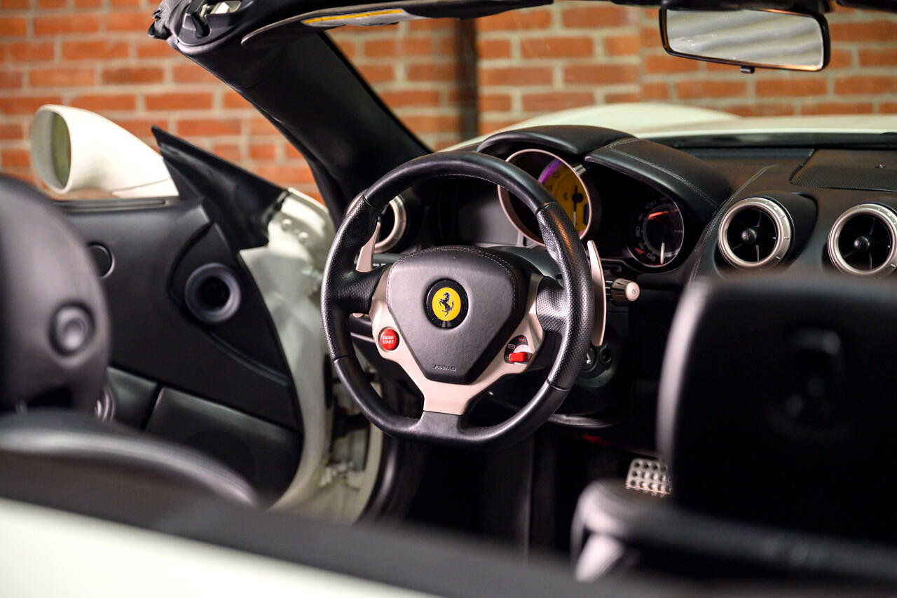 Used 2014 Ferrari California image 26