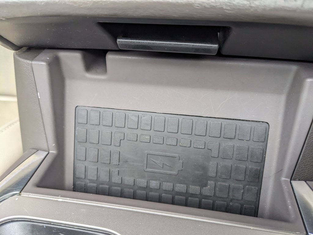 Used 2020 Ford Explorer Platinum w/ Premium Technology Package image 32