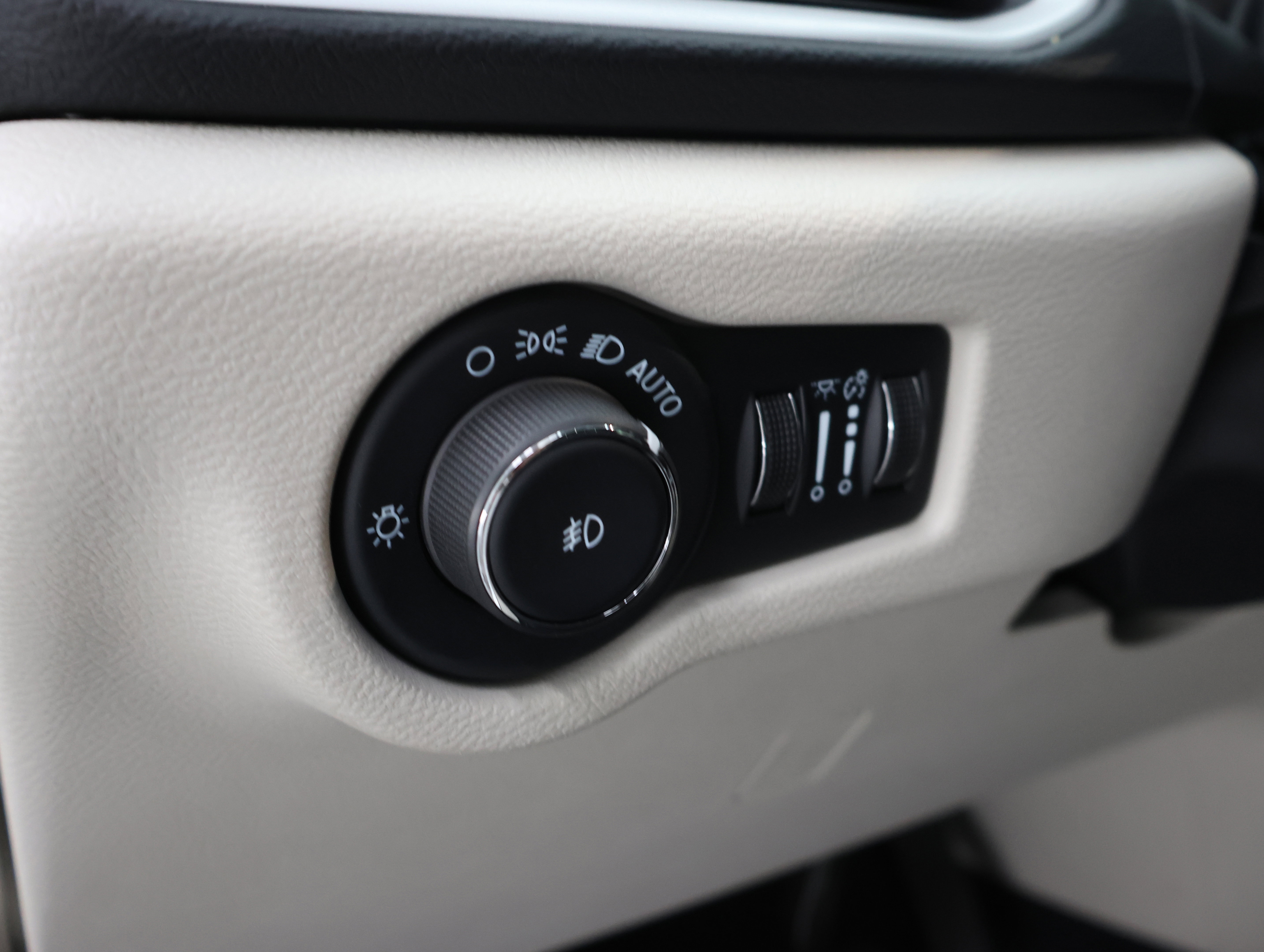 Used 2024 Chrysler Pacifica Touring-L FWD image 43