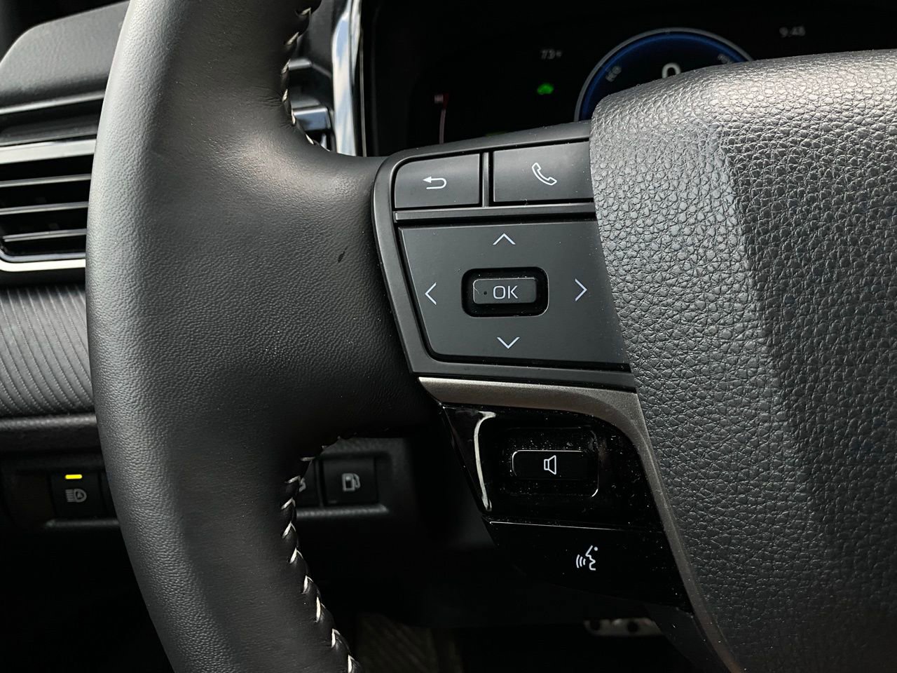 Used 2025 Toyota Camry SE image 33