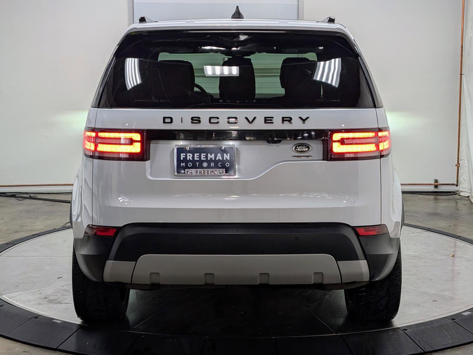 Used 2017 Land Rover Discovery HSE image 8