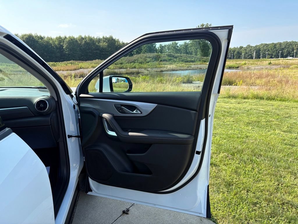 New 2026 Chevrolet Blazer LT w/ LPO, Arctic Package FWD image 26