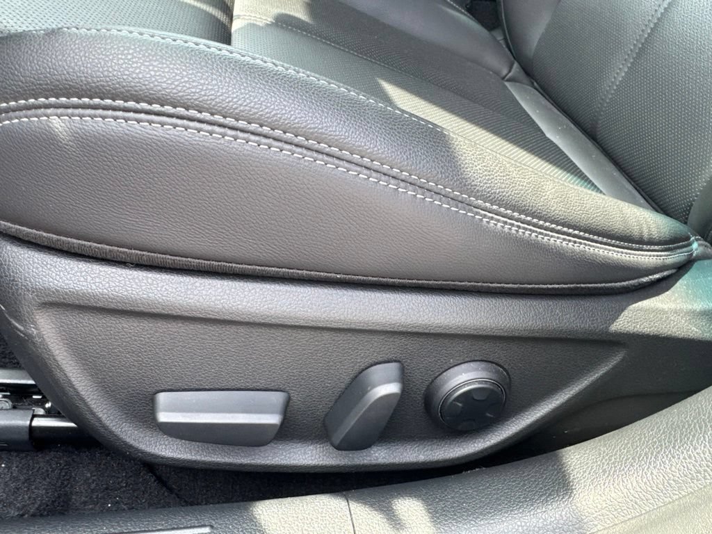 Used 2025 Genesis G70 2.5T AWD/4WD image 13