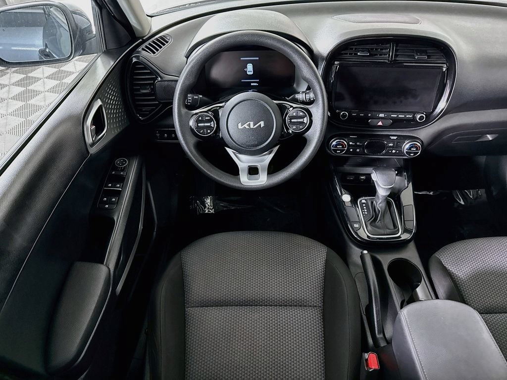 Used 2023 Kia Soul S FWD image 3
