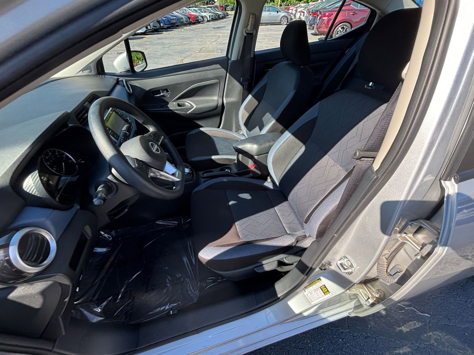 Used 2025 Nissan Versa SV FWD image 31