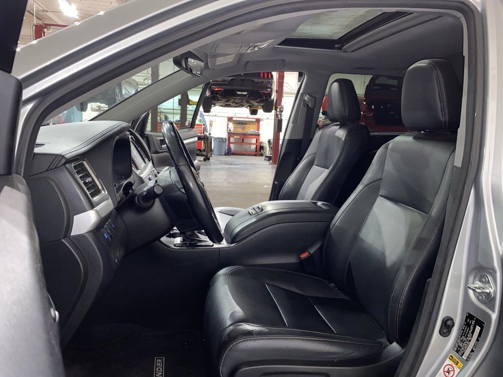 Used 2017 Toyota Highlander XLE image 10