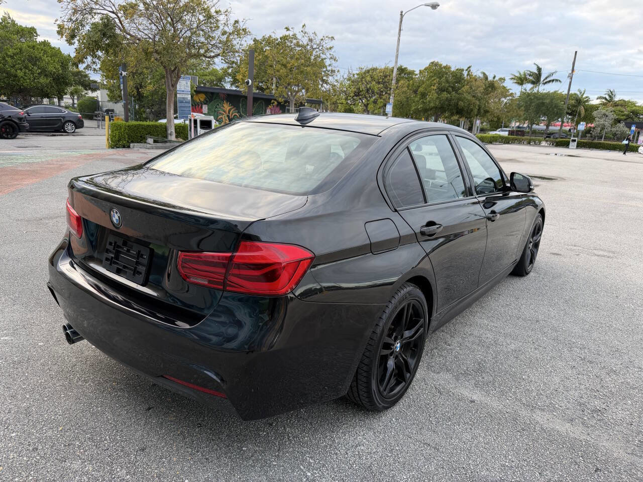 Used 2018 BMW 330i xDrive Sedan AWD/4WD image 8