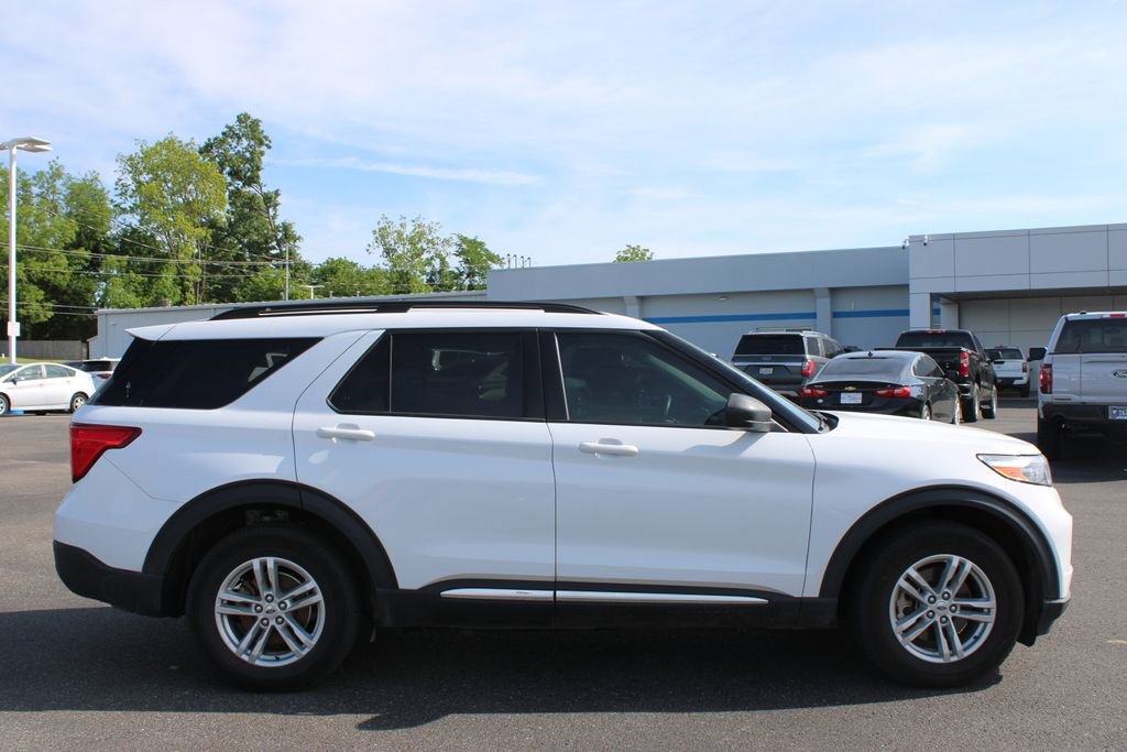 Used 2023 Ford Explorer XLT w/ Equipment Group 202A AWD/4WD image 11