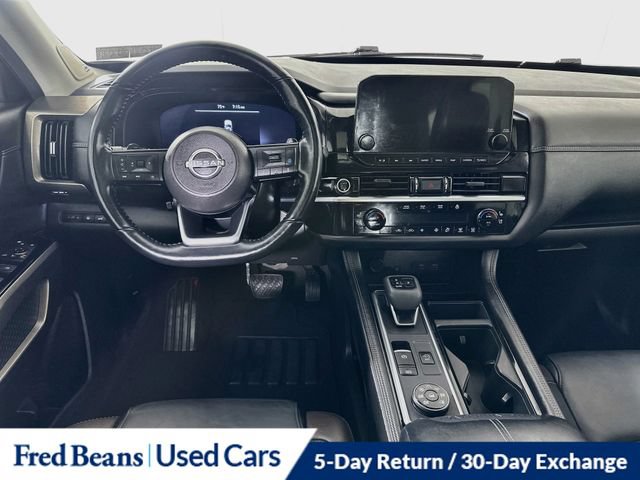 Certified 2024 Nissan Pathfinder Platinum w/ Black Appearance Package AWD/4WD image 30