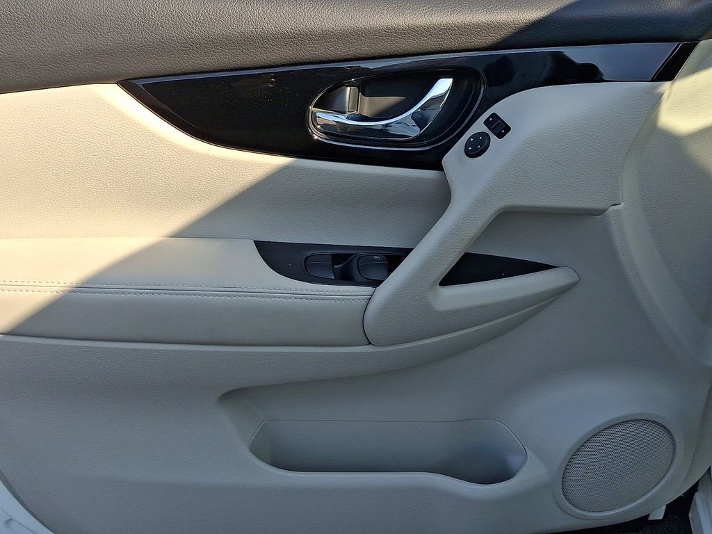 Certified 2022 Nissan Rogue Sport SL image 12