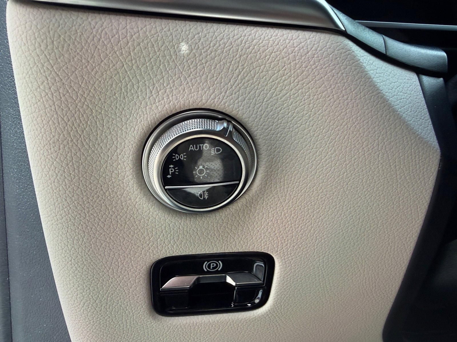 Certified 2026 Mercedes-Benz GLC 300 4MATIC image 17