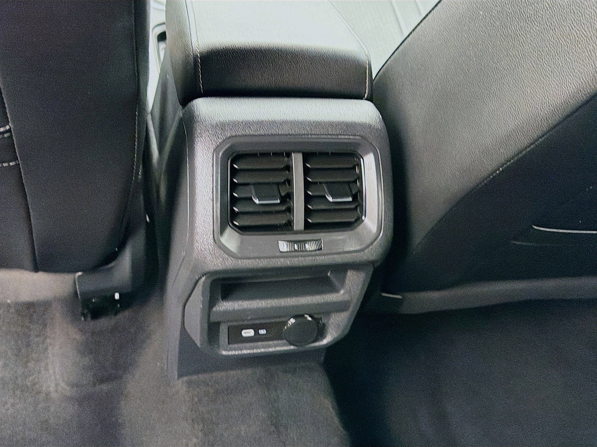 Used 2023 Volkswagen Tiguan SE R-Line image 23