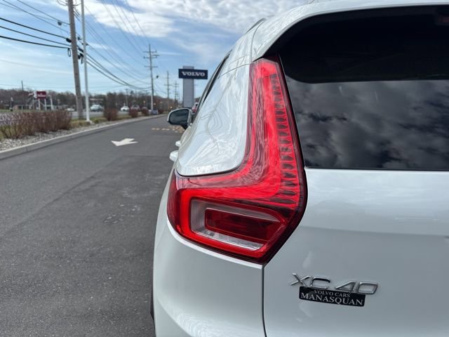 Certified 2025 Volvo XC40 B5 Core image 9