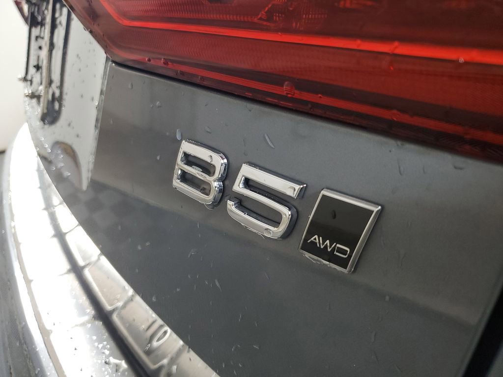 Certified 2024 Volvo XC60 B5 Ultimate w/ Protection Package Premier AWD/4WD image 7