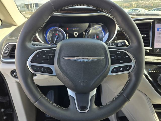 Used 2023 Chrysler Pacifica Limited image 24