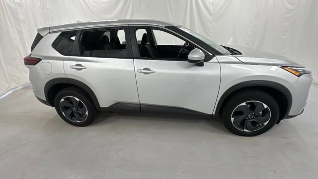 Certified 2025 Nissan Rogue SV image 2