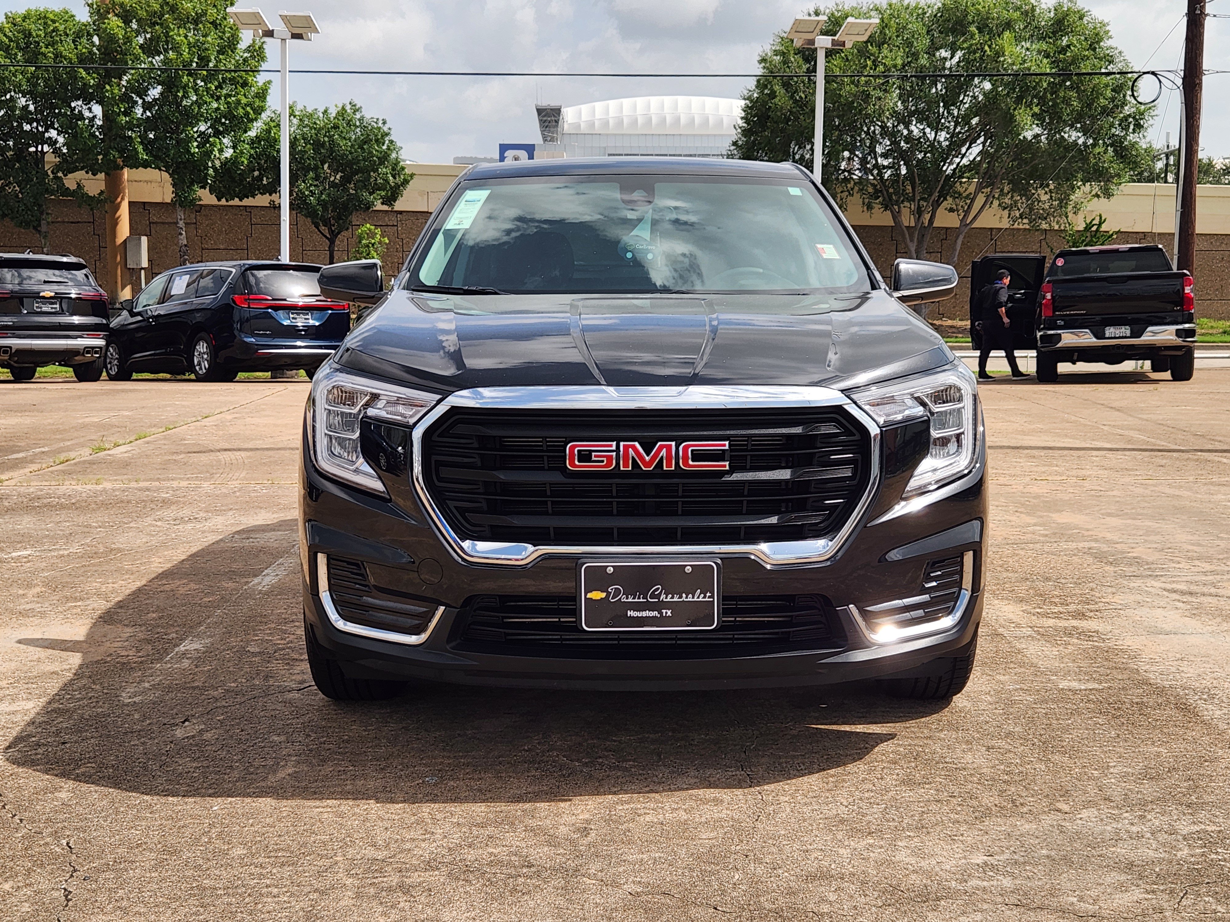 Used 2024 GMC Terrain SLE AWD/4WD image 3