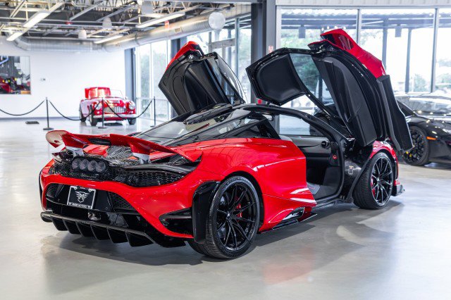 Used 2021 McLaren 765LT RWD image 6