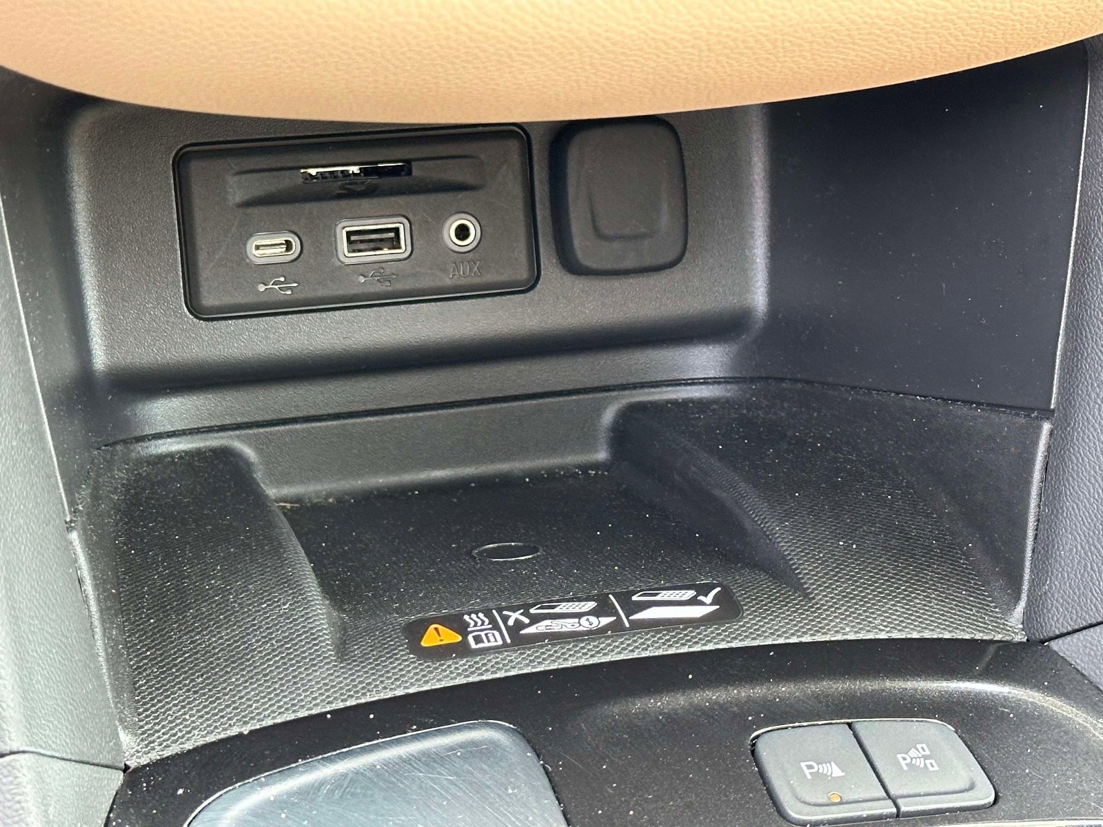 Used 2023 Chevrolet Equinox Premier FWD image 34