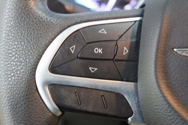 Used 2015 Chrysler 200 LX FWD image 16