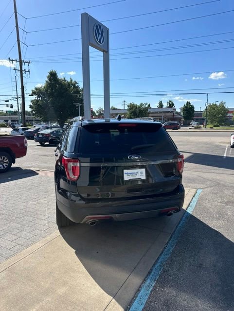 Used 2017 Ford Explorer XLT w/ XLT Technology Feature Bundle AWD/4WD image 9