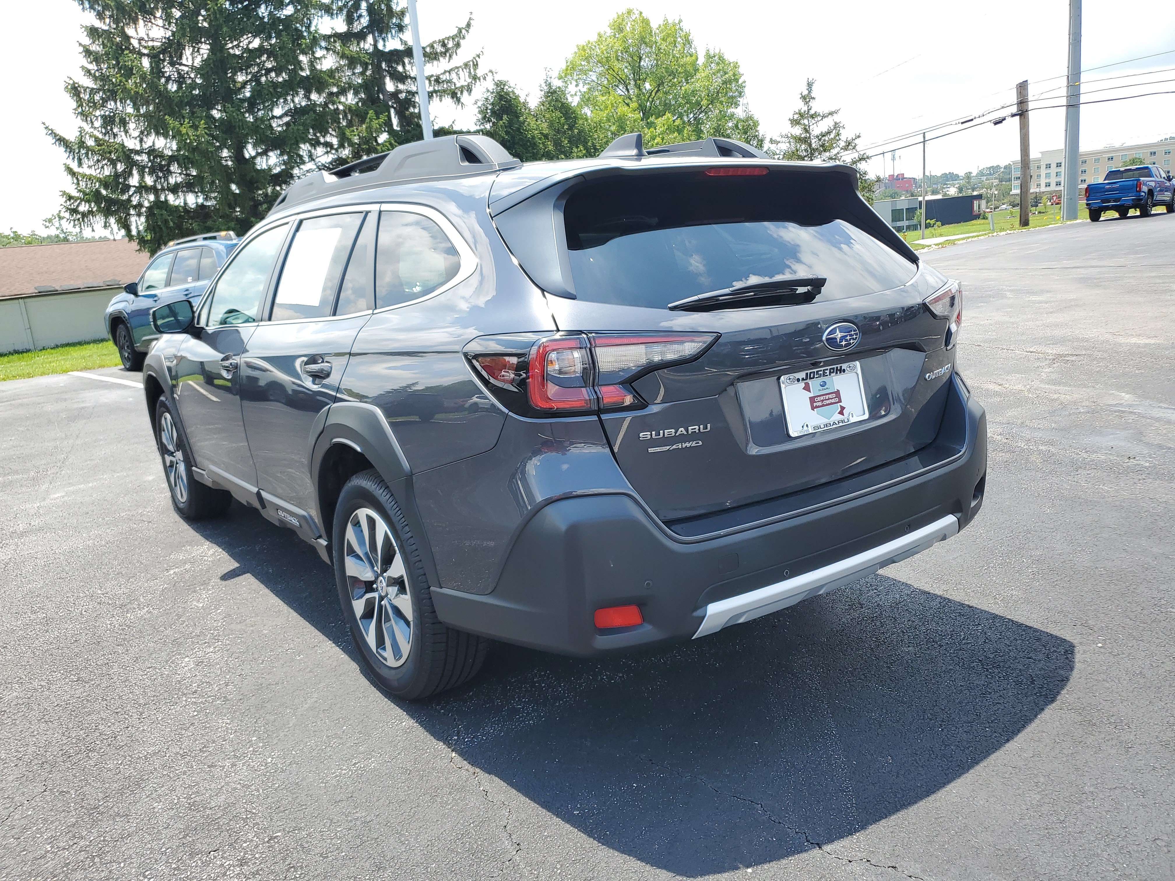 Used 2024 Subaru Outback Limited AWD/4WD image 2
